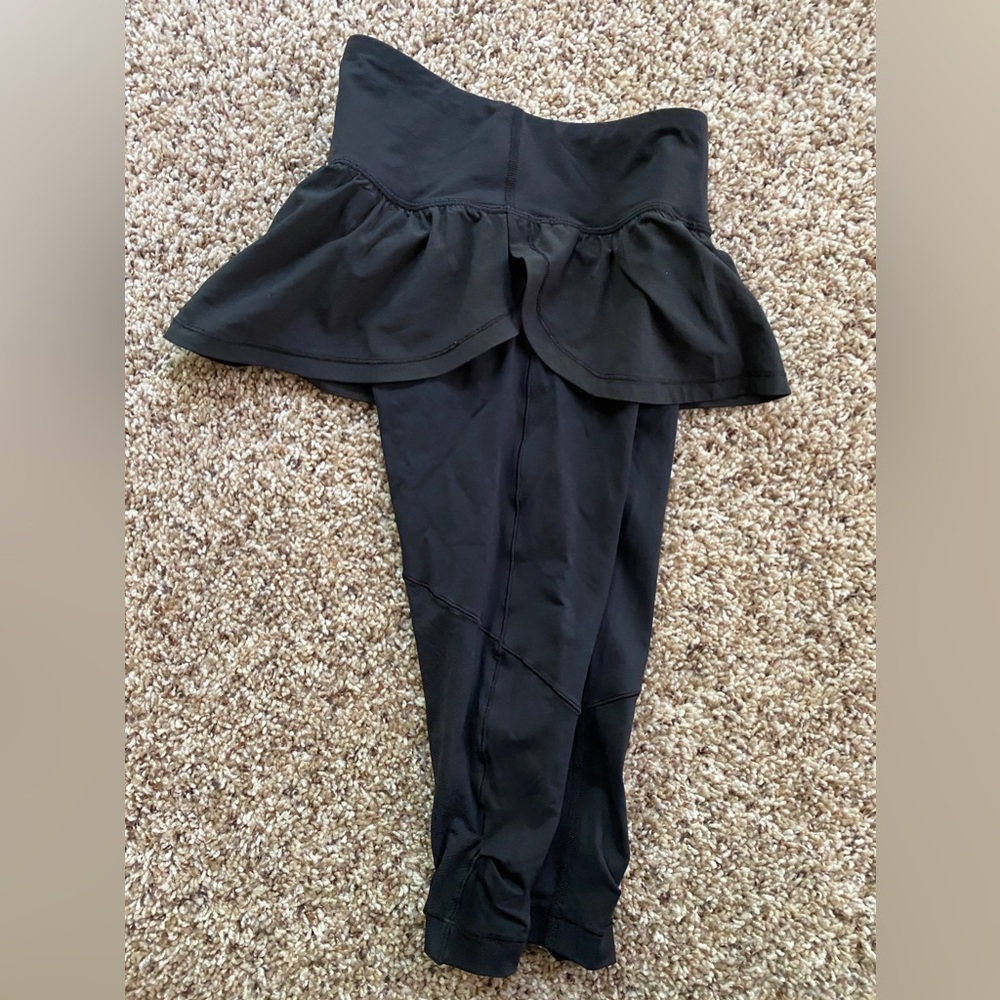 Lululemon Athletica capri leggings Skirt skort black Stretch size 2 wz bag - Picture 3 of 9